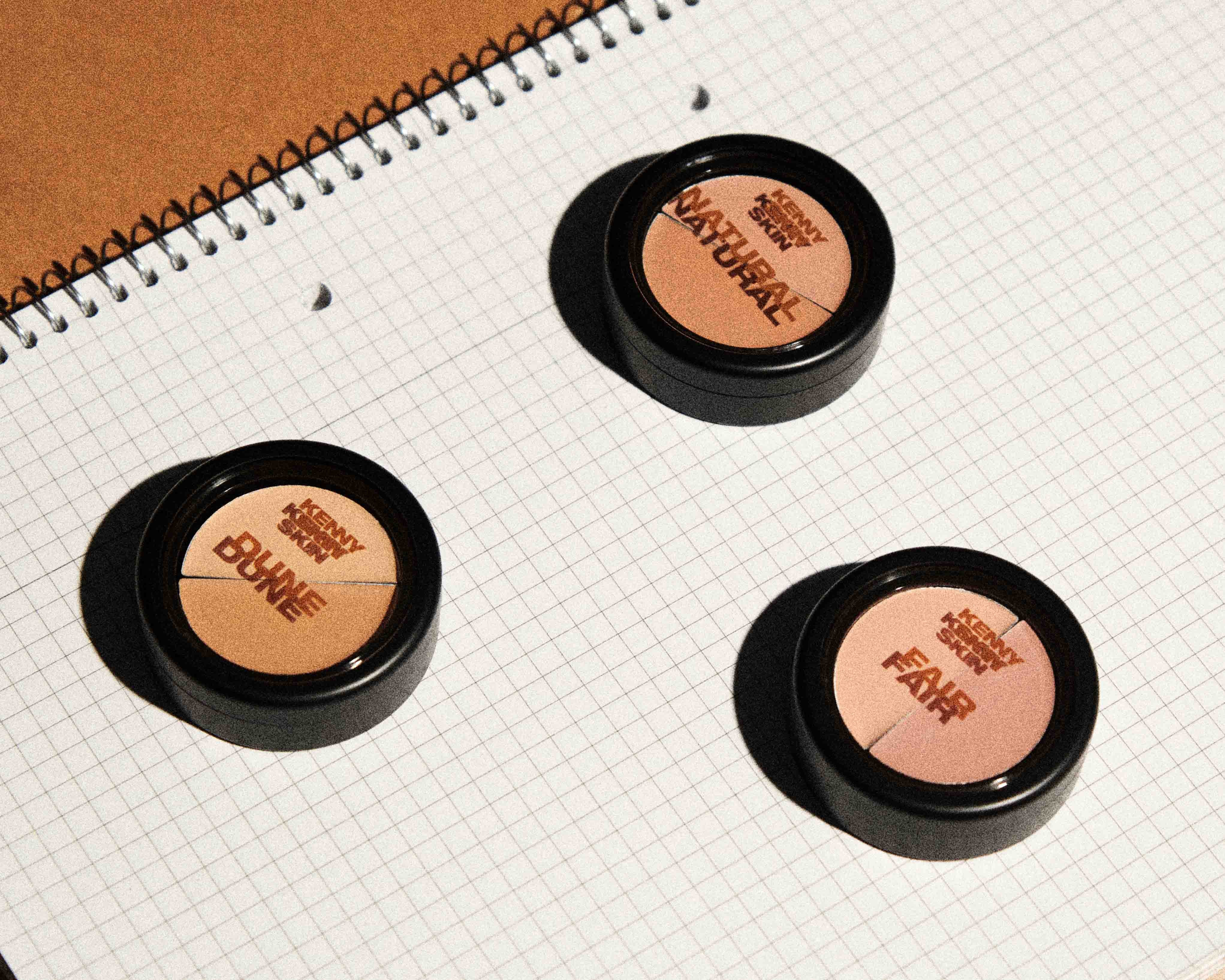 Guide til hvordan du påfører Perfectionist Concealer fra KENNY ANKER